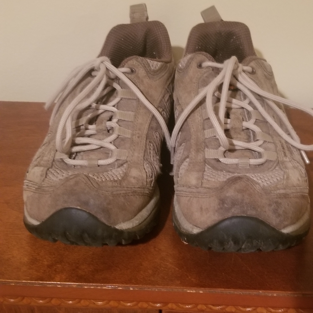 Merrill Vibram hiking shoe
